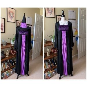 Size large witches costume!